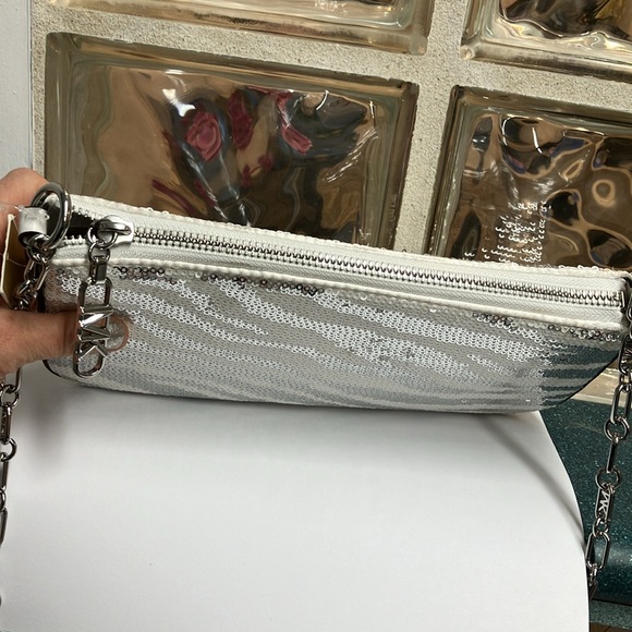 Michael Kors Empire OPT/Silver MD Chain pouchette - Picture 6 of 12
